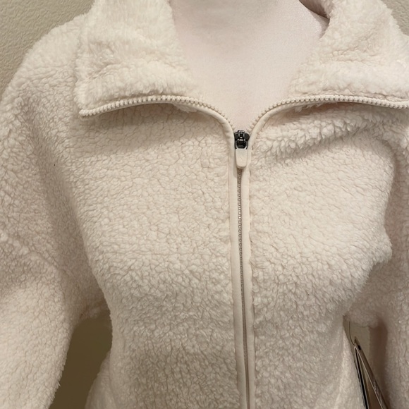 NWT Sketchers Women’s Go Lounge Kerch Sherpa Californiacomfort zip jacket white  - Picture 4 of 9